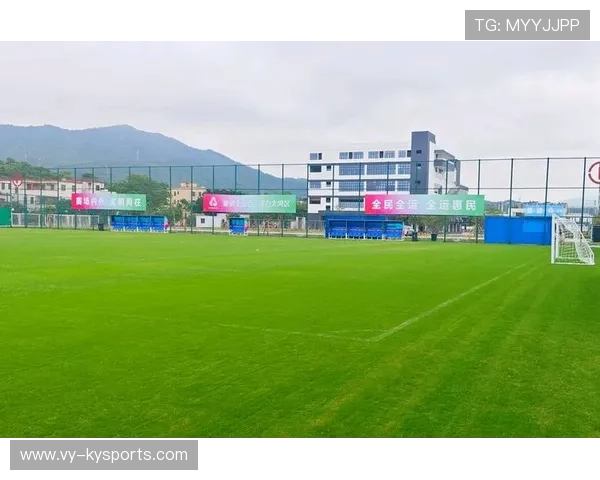 地级市足球基础设施建设持续推进，赛场环境全面改善，足球基地建设标准